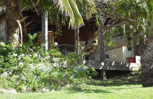 Sainte-Anne House | Charming bungalow, 200m from the beach, quiet, surrounded by greenery