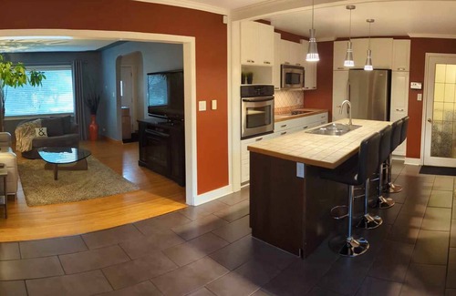 Southwest Calgary House | Charming Bungalow with Hot Tub close to DT