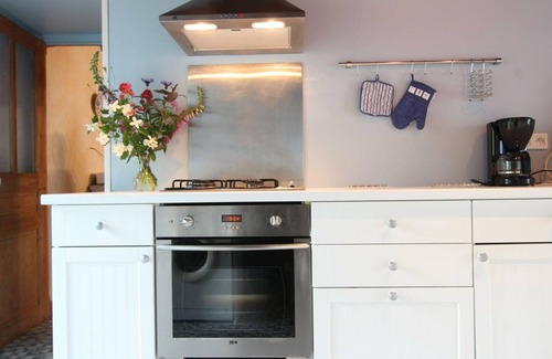 Montaigu-la-Brisette Cottage | Charming Cottage with Garden, Woodland Trails, and Modern Amenities in Countryside Normandy