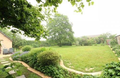 Montaigu-la-Brisette Cottage | Charming Cottage with Garden, Woodland Trails, and Modern Amenities in Countryside Normandy