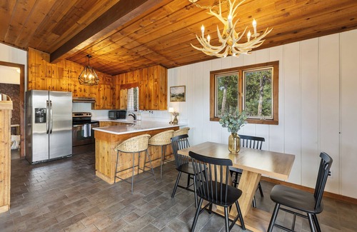 Rainbow Valley Cabin | Charming Cabin, Endless Views