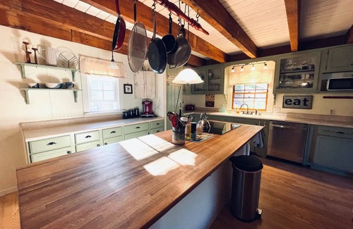 Burnsville Cabin | Charming Cabin Getaway in Burnsville