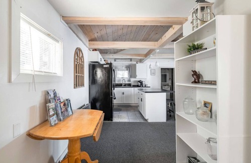 Eddington House | Charming Cabin Getaway: Sunrise and Sunset Views