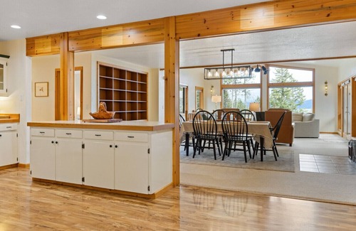 Lakeside House | Charming Cabin Getaway With Lake and Forest Views