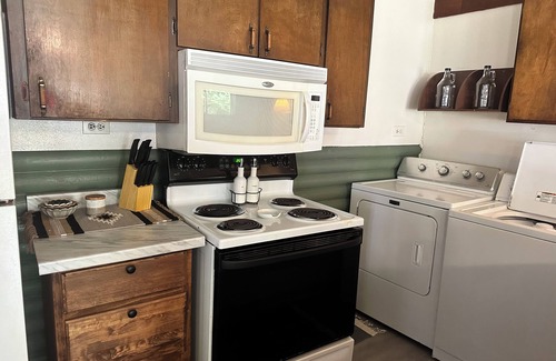 Oak Harbor Cabin | Charming cabin in fabulous Oak Harbor minutes from Deception Pass