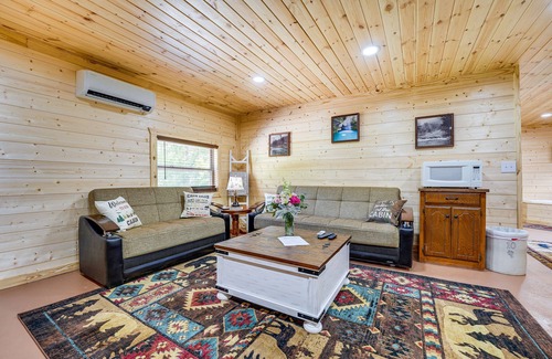 Eagle Rock Apartment | Charming Cabin Near Roaring River State Park!