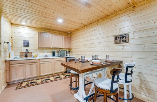Eagle Rock Apartment | Charming Cabin Near Roaring River State Park!