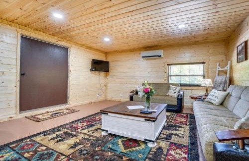 Eagle Rock Apartment | Charming Cabin Near Roaring River State Park!