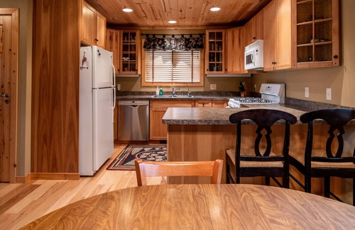 Cushing Cabin | Charming Cabin on Fish Trap Lake: Fireplace, boat lift & beautiful walk out