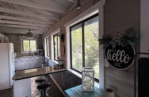 Eureka Cabin | Charming cabin overlooking Meramec River near MANY attractions