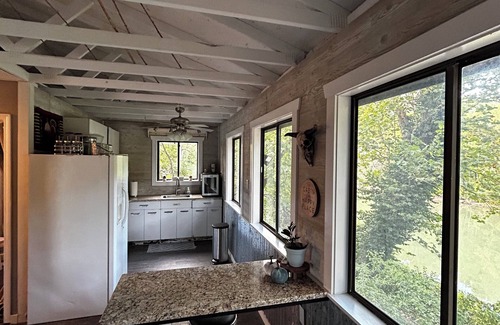 Eureka Cabin | Charming cabin overlooking Meramec River near MANY attractions