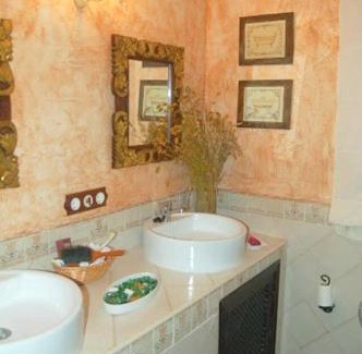 Alcazar de San Juan Ski Chalet | Charming Chalet in Cinco Casas with Private Pool