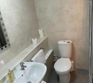 Dartmouth Ski Chalet | Charming Chalet - Sleep 3 4 & Free Parking