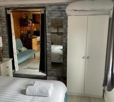 Dartmouth Ski Chalet | Charming Chalet - Sleep 3 4 & Free Parking