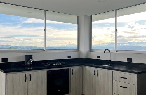 Manizales Ski Chalet | Charming Chalet with View, Pool & Jacuzzi – Your Peaceful Escape