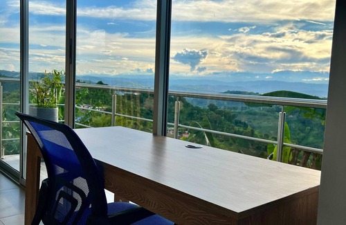 Manizales Ski Chalet | Charming Chalet with View, Pool & Jacuzzi – Your Peaceful Escape