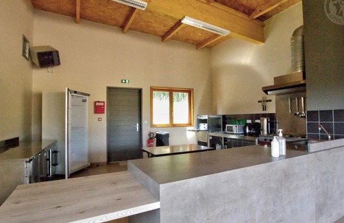 Les Noes Cottage | Charming chalet with terrace and pets allowed