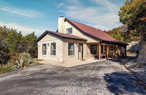 Paluxy House | Charming Chalk Mountain Retreat near Glen Rose, Hico, Stephenville, Granbury