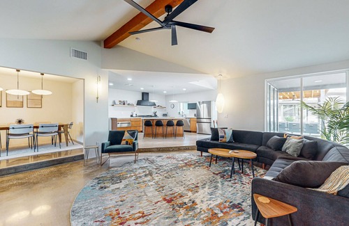 Las Casitas del Sur House | Charming Chandler retreat with pool, guest house & fun!