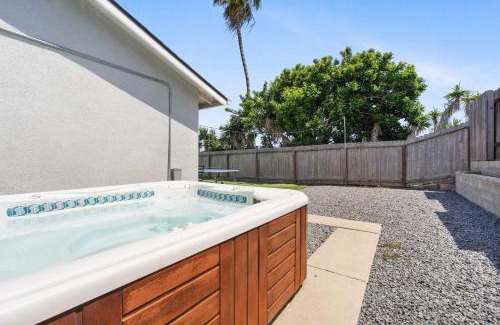 Oceanside House | Charming Chill House with Jacuzzi