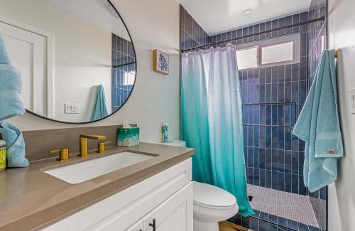 Oceanside House | Charming Chill House with Jacuzzi