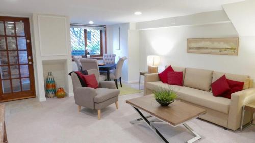 Lanier Heights Apartment | Charming City Centered Walk to Zoo