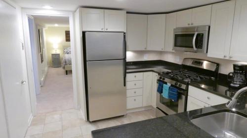 Lanier Heights Apartment | Charming City Centered Walk to Zoo