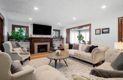 Cleveland House | Charming Cleveland Home