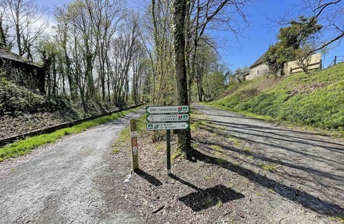 Domfront en Poiraie Cottage | Charming cottage with terrace, pets allowed