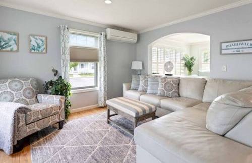 Ocean Park Apartment | Charming Coastal Getaway | Sleeps 6 | Gym