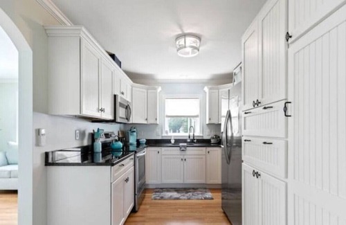Ocean Park Apartment | Charming Coastal Getaway | Sleeps 6 | Gym