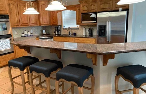 Dinero House | Charming Coastal Lakehouse *ALL INCLUSIVE*