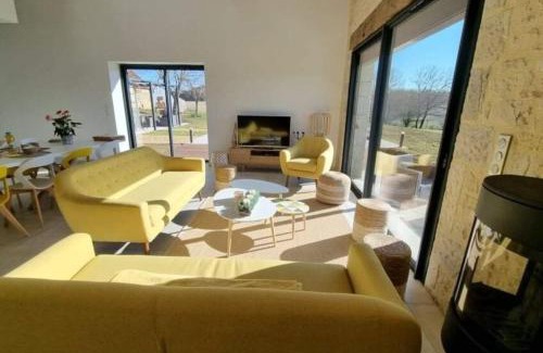 Veyrines-de-Domme Villa | Charming cocoon - swimming pool & large spaces 7000 m