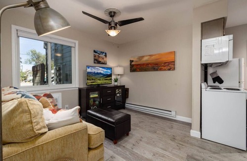 Grand Junction Apartment | Charming Colorado Cove: Your perfect GJ centralized, getaway