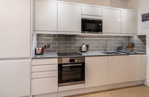 Bushey Apartment | Charming, Comfortable Flat - PassTheKeys