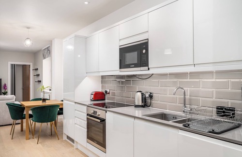 Bushey Apartment | Charming, Comfortable Flat - PassTheKeys