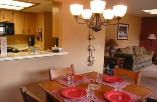 Oak Creek Condo | Charming Condo at the Canyon Mesa Country Club