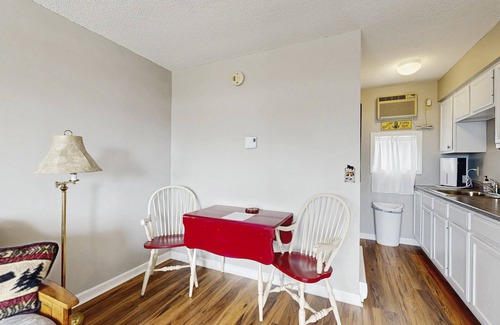 Rockwood House | Charming condo w/lake access, dock, WiFi & mountain views
