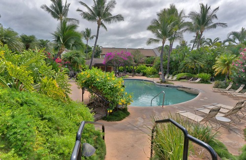 Kihei Condo | Charming condo with two pools, hot tub, two patios & washer/dryer