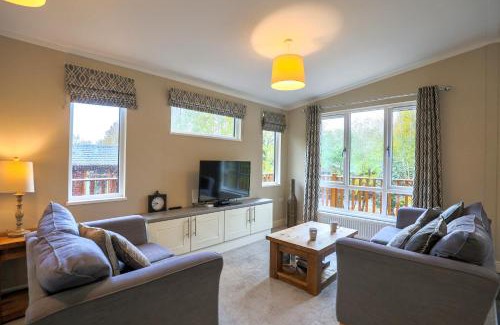 Liverton Villa | Charming Copse Corner Lodge - Spa Resort - Devon