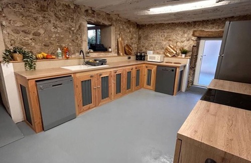 Thore-la-Rochette Cottage | Charming cottage with pool, pets allowed, perfect for families