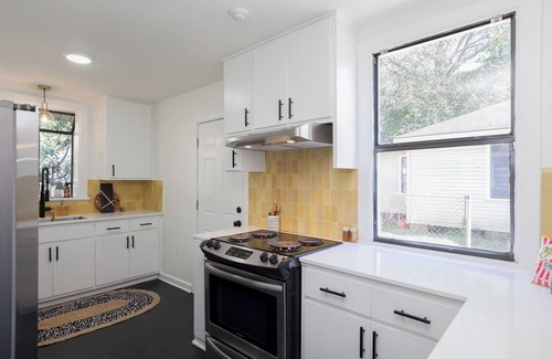 Mid City South Cottage | Charming Cottage, 2 mi. from Louisiana State University, restaurants & shopping!