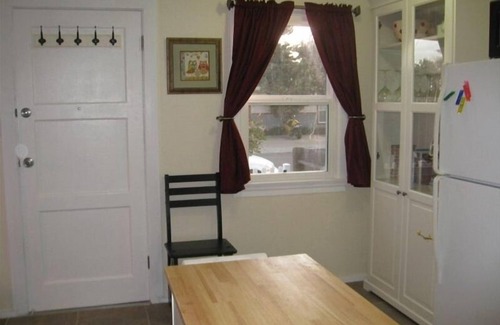 Ocean Beach Cottage | Charming Cottage: 5-minute walk to beach!