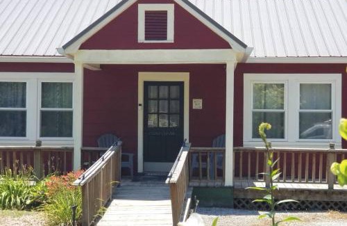 Morganton House | Charming Cottage in Morganton with Ample Parking