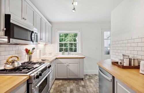 North Buckhead Cottage | Charming Cottage in the heart of Buckhead