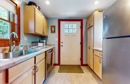 Gloucester Cottage | Charming cottage near the ocean w/beach access & near Gloucester