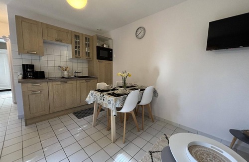 Contigny Cottage | Charming cottage near St-Pourçain, all-inclusive, private terrace