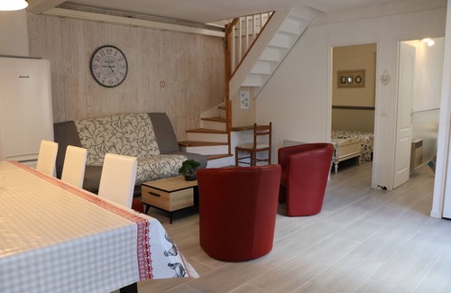 Larchant Cottage | Charming cottage near Fontainebleau, near rock climbing and hiking sites