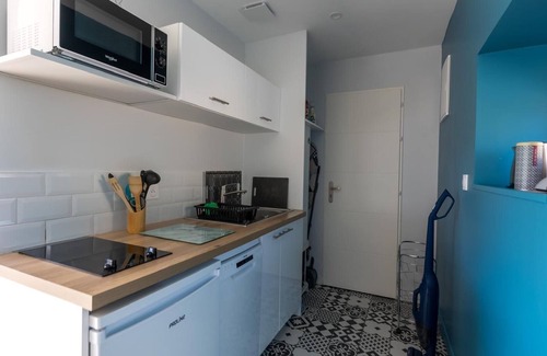 Montbizot Cottage | Charming Cottage Near Le Mans: Cozy Interior, Private Garden, and Modern Amenities