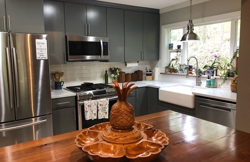 Ashley Oaks House | Charming cottage near campus